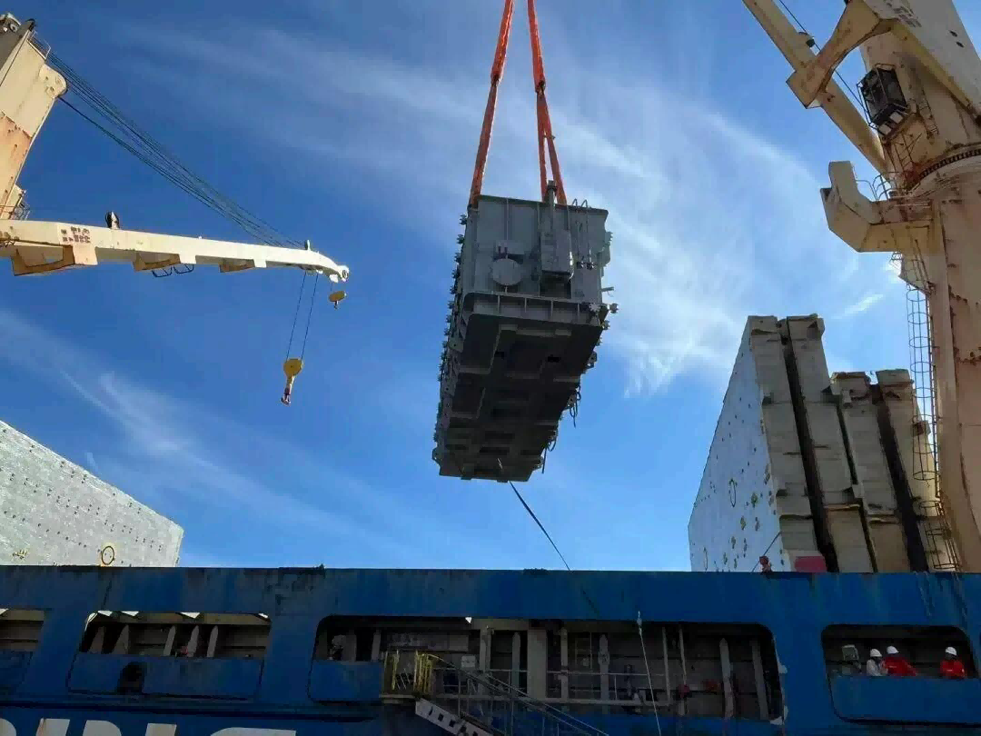 128 တန်ရှိသော Transformer နှစ်ခုသည် အာဖရိကသို့ ရွက်လွှင့်နေပြီ- အဘယ်ကြောင့်ဆိုသော် လေးလံသော လှေကားတိုင်းသည် ကျွမ်းကျင်မှုနှင့် တာဝန်ယူမှု၏ စမ်းသပ်မှုတစ်ခုဖြစ်သည်။